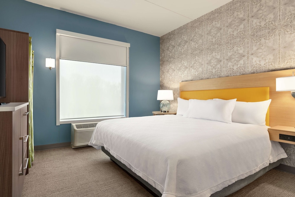 Suite, 1 King Bed, Accessible, Bathtub - Photo 5