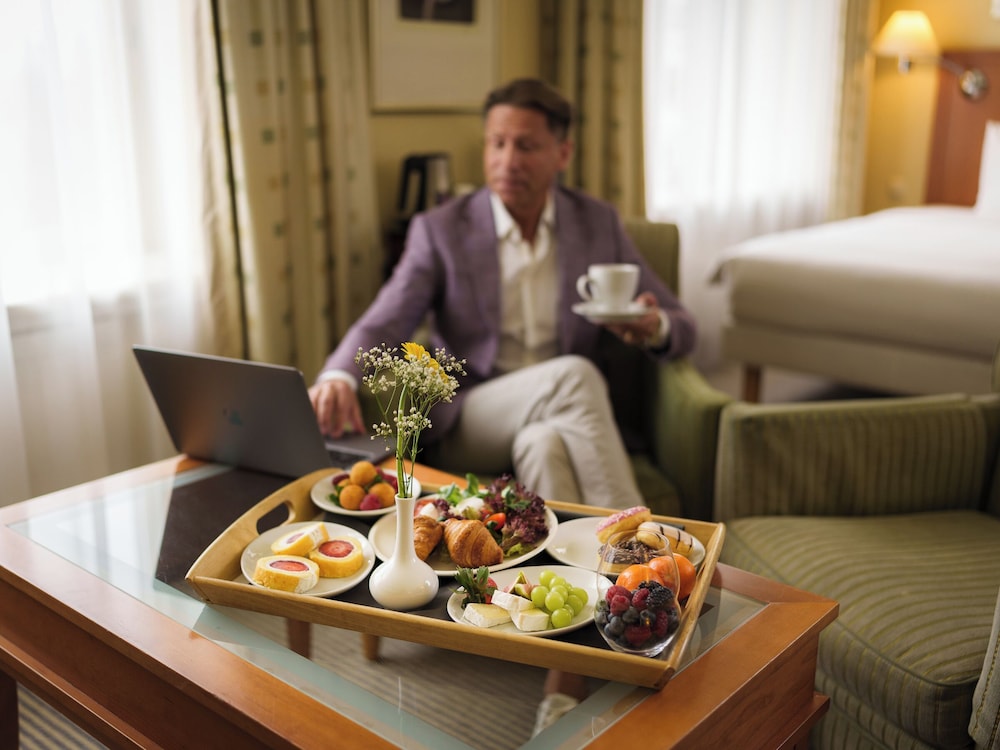 Premium Room - Photo 11