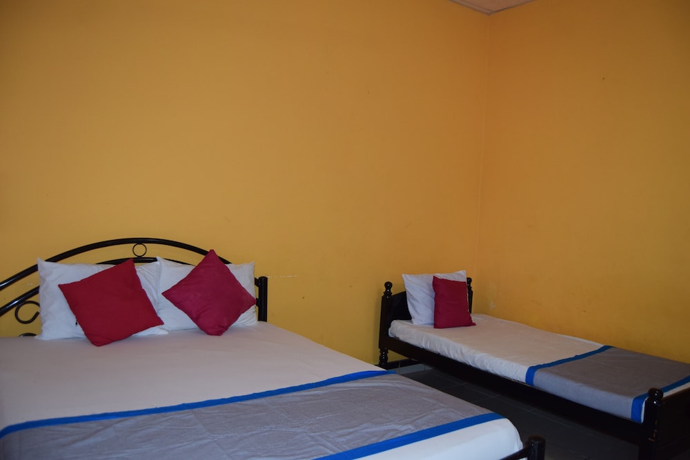 Economy Triple Room, Multiple Beds