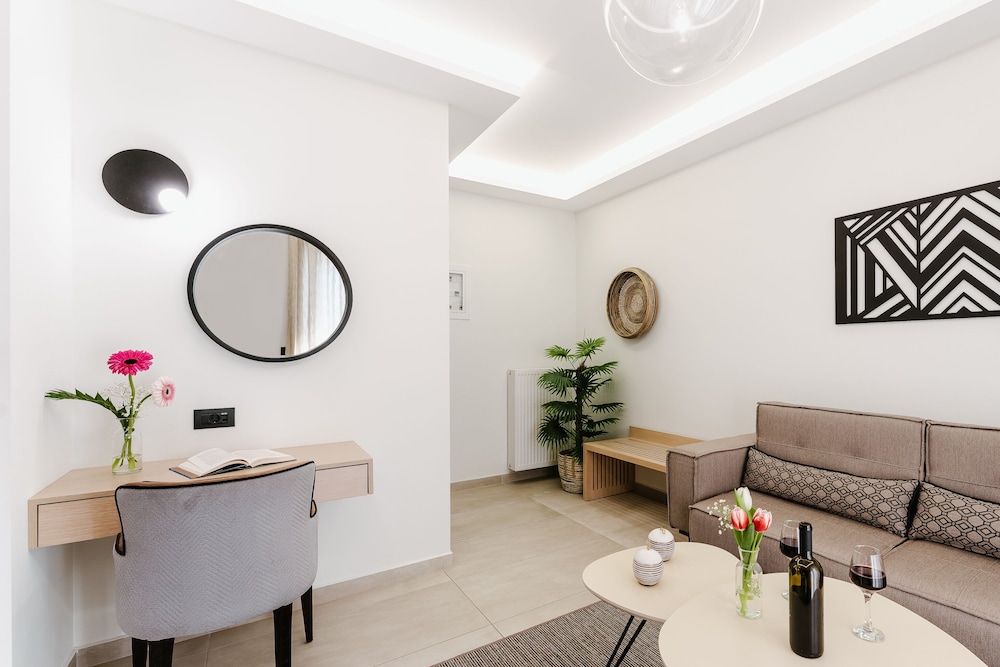 Luxury Suite - Photo 9