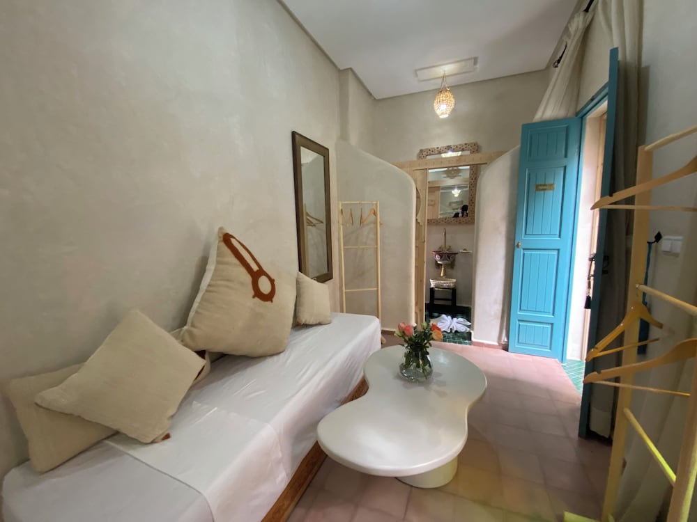Room - Photo 2