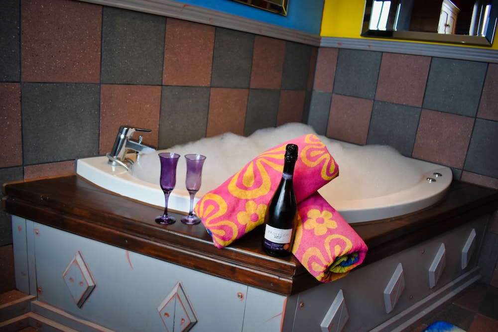 Grand Room, 1 King Bed, Private Bathroom, Garden View photo 2