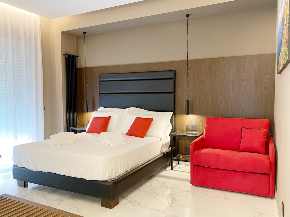 Deluxe Double Room, 1 Queen Bed with Sofa bed, Non Smoking, City View
