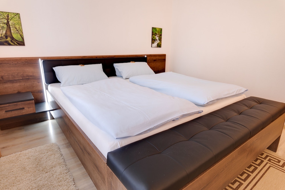 Double Room, 1 Queen Bed photo 3