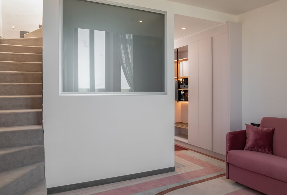 Gallery Quadruple Room thumbnail 5