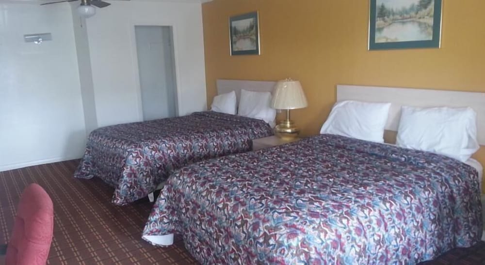 Standard Room, 2 Queen Beds photo 2
