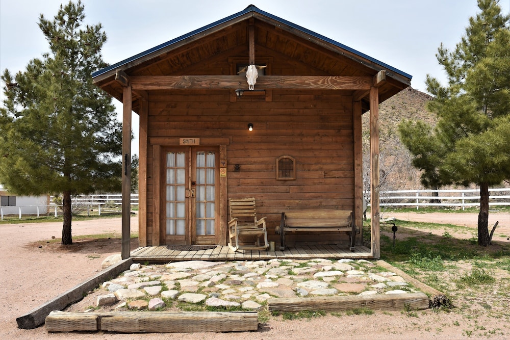 Cabin (Large Pine) photo 3