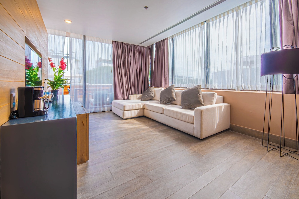 Suite, 1 King Bed