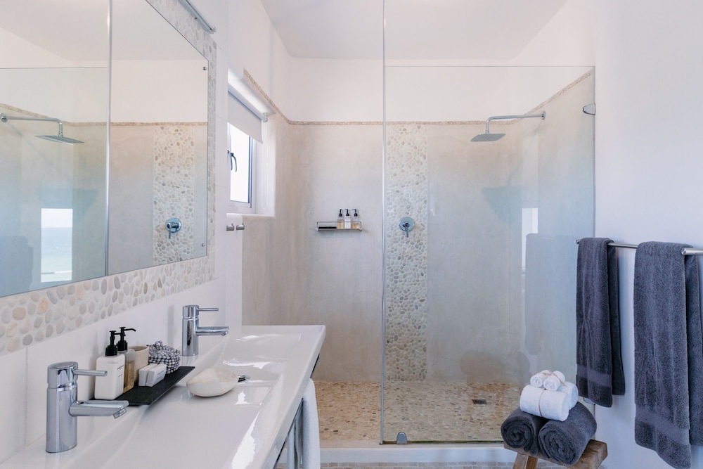Luxury Suite, 1 King Bed, Balcony, Ocean View photo 3