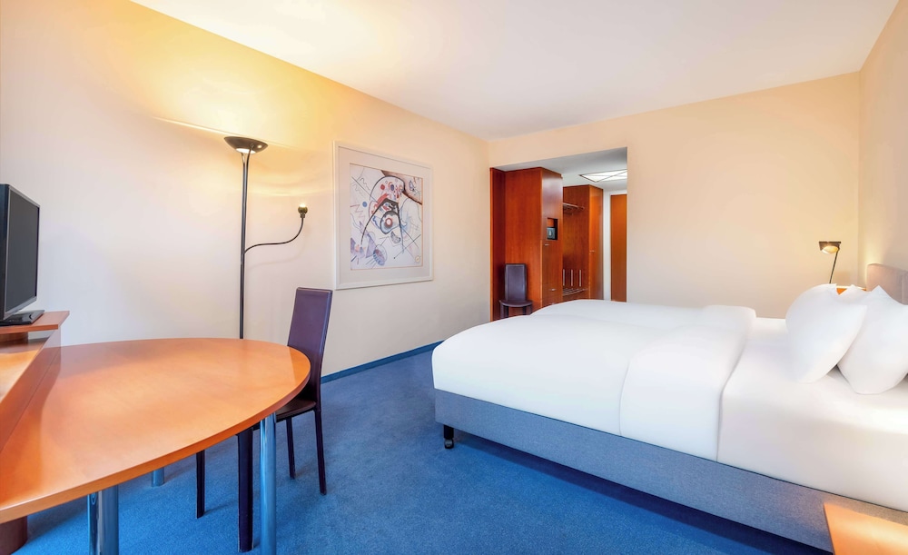 Standard Room, Park View - Photo 3