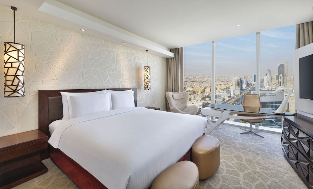 Deluxe Room, 1 King Bed, City View - Photo 10