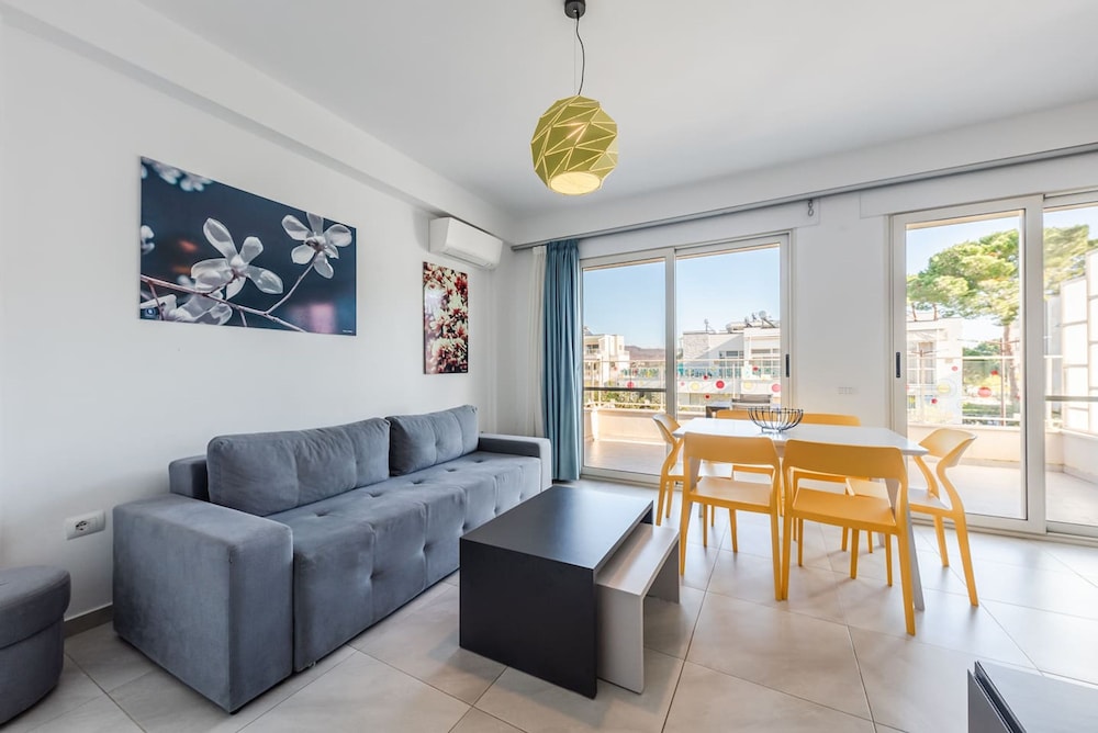 Apartment photo 1