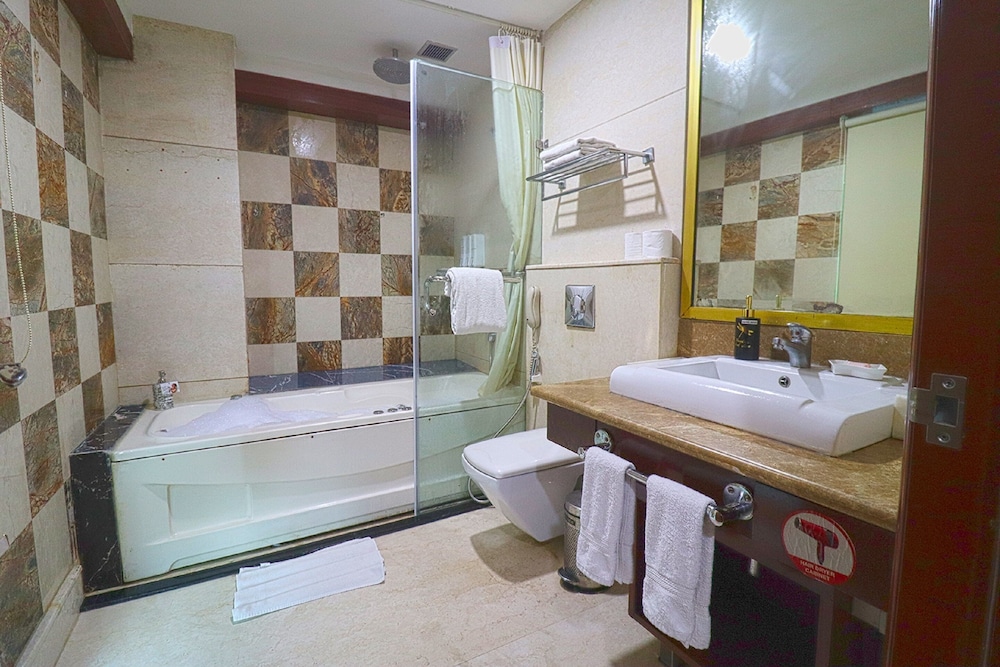 Premium Suite Room - Photo 8