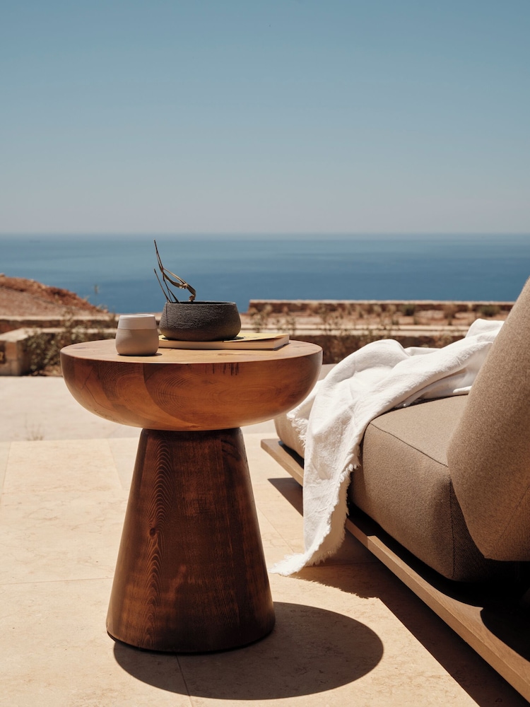 Accessible Suite - Standard Suite with Outdoor Private Pool and Sea View photo 2