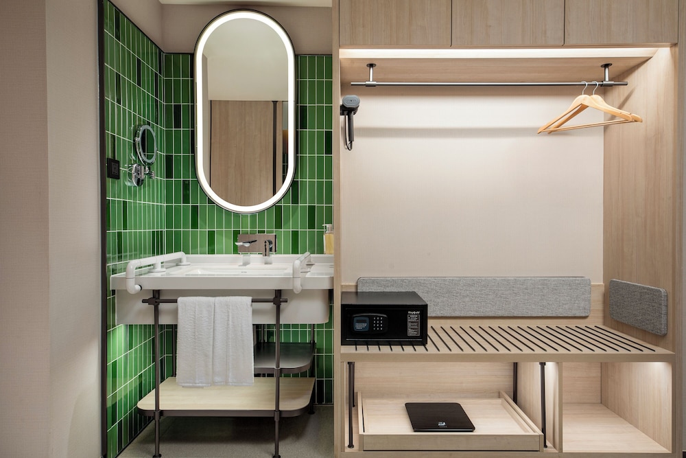 Standard Room, Multiple Beds, Accessible