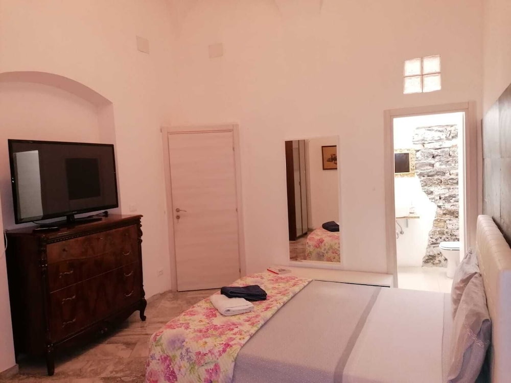 Deluxe Double Room, Private Bathroom (May) photo 3