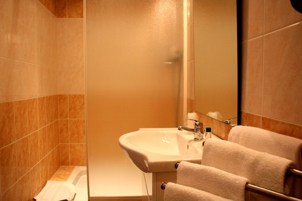 Standard Twin Room photo 3