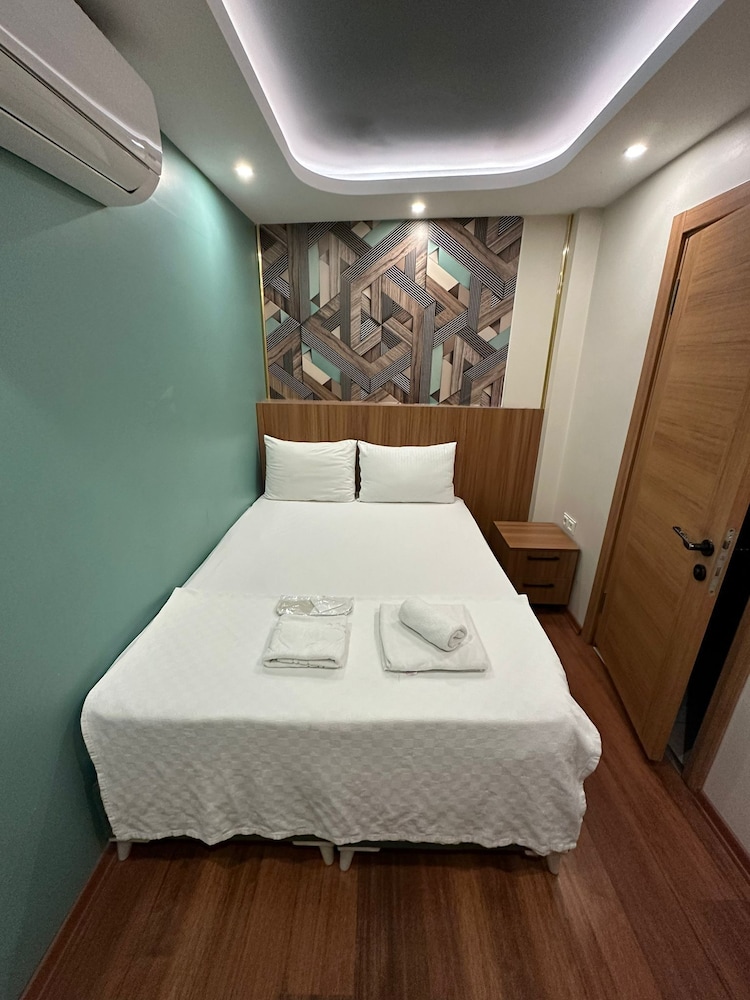 Economy Double Room, No Windows photo 3