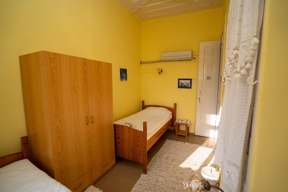 Standard Twin Room photo 2