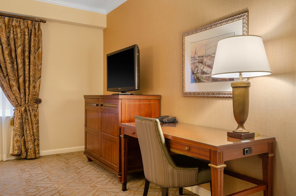 Premier Double Room, 2 Double Beds - Photo 5