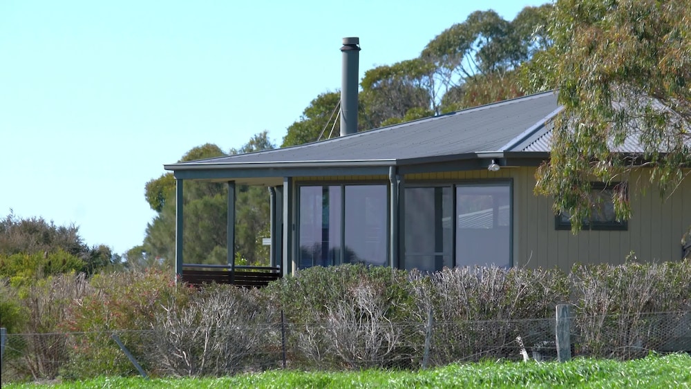 Luxury Studio Cottage photo 2