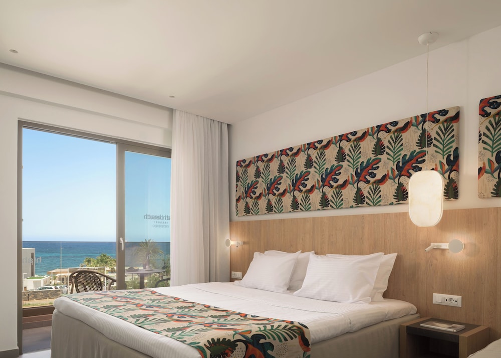 Deluxe Double Room, Partial Sea View - Photo 4