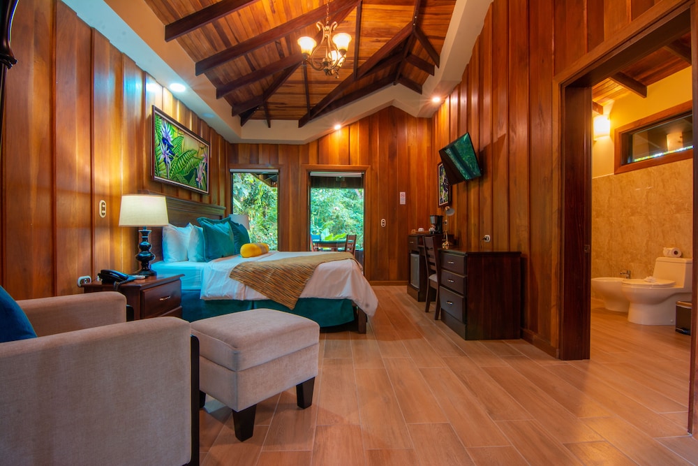 Deluxe Bungalow, Bathtub - Photo 1