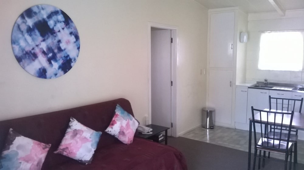 Family Room, Non Smoking, Kitchenette (1 Bedroom Family Unit - B) photo 1