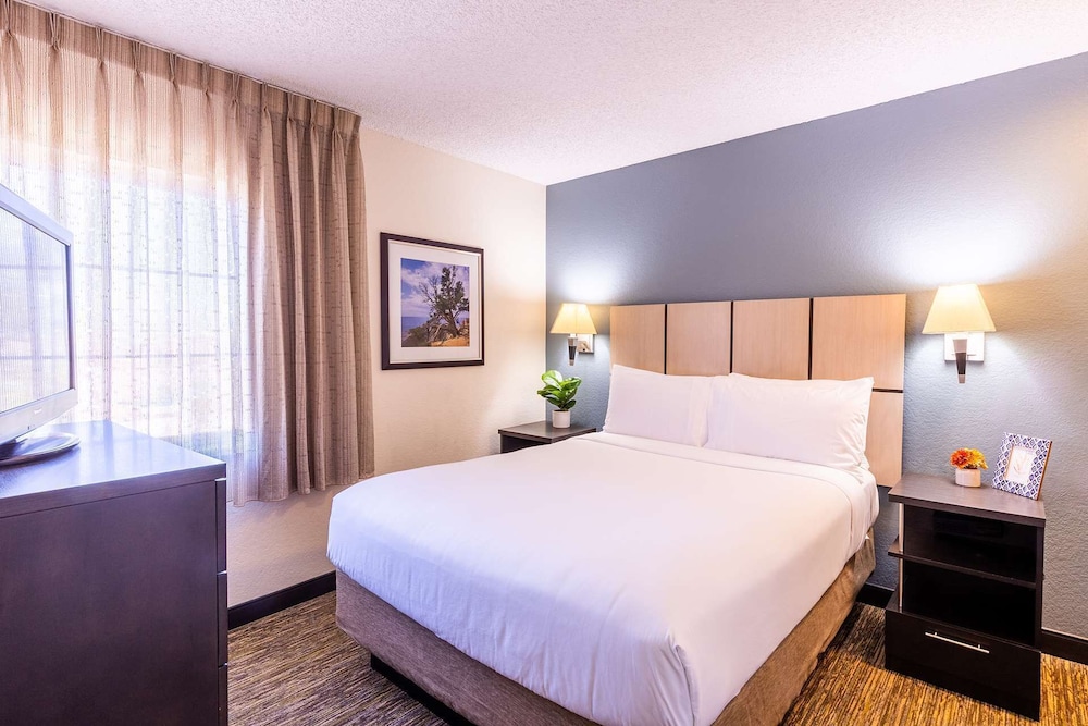 Studio Suite, 1 Queen Bed - Photo 1