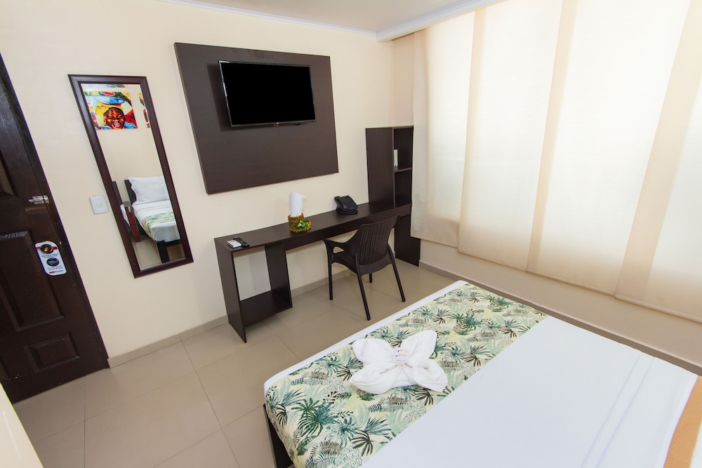 Hotel Marina Suites By Geh Suites — photo 56
