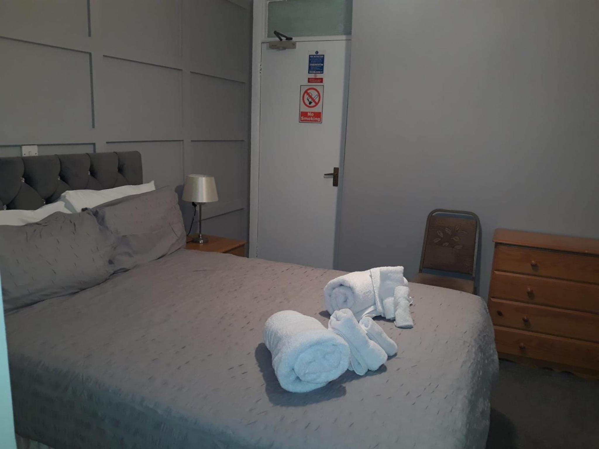Deluxe Double Room with Shower - Photo 3
