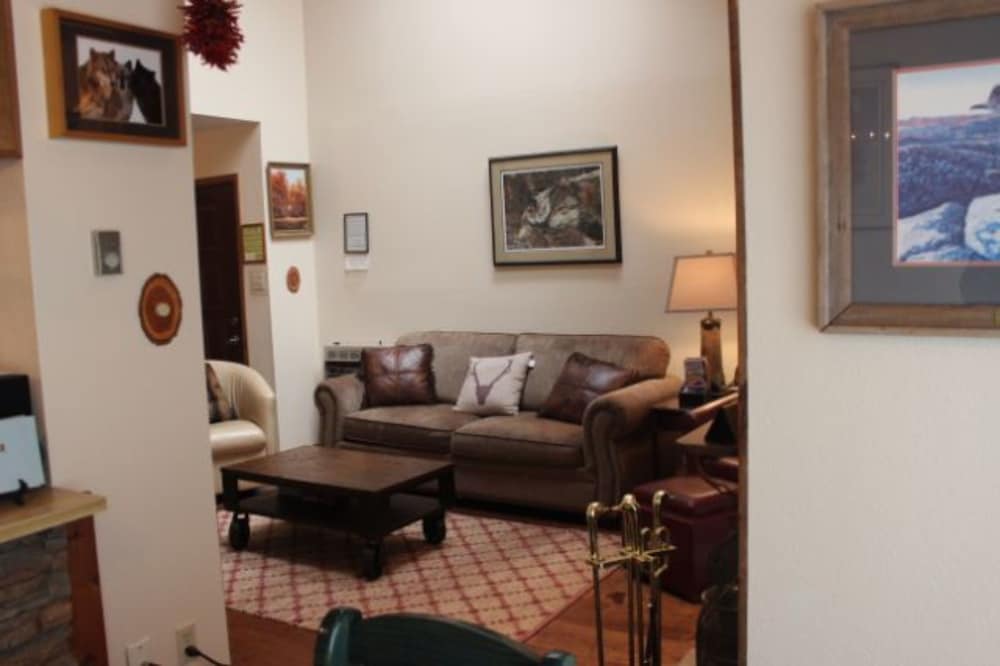 Condo, 2 Bedrooms photo 3