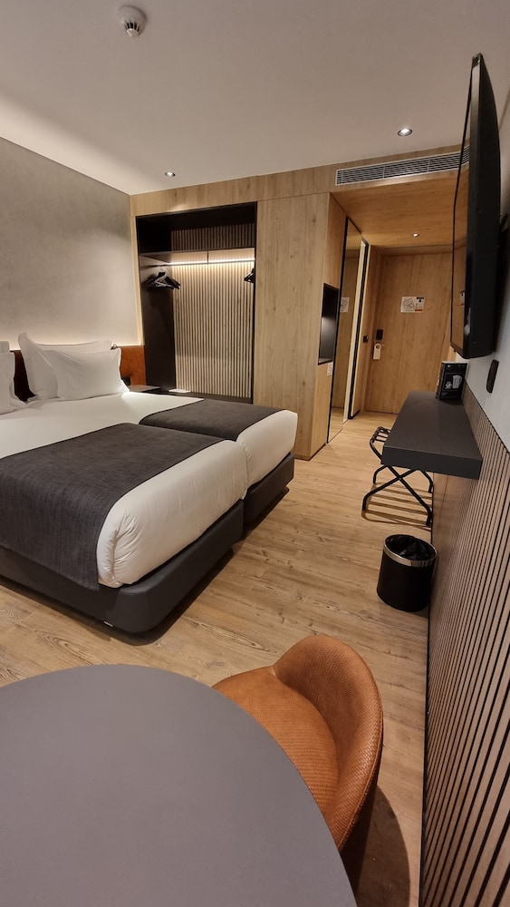 Standard Twin Room - Photo 8