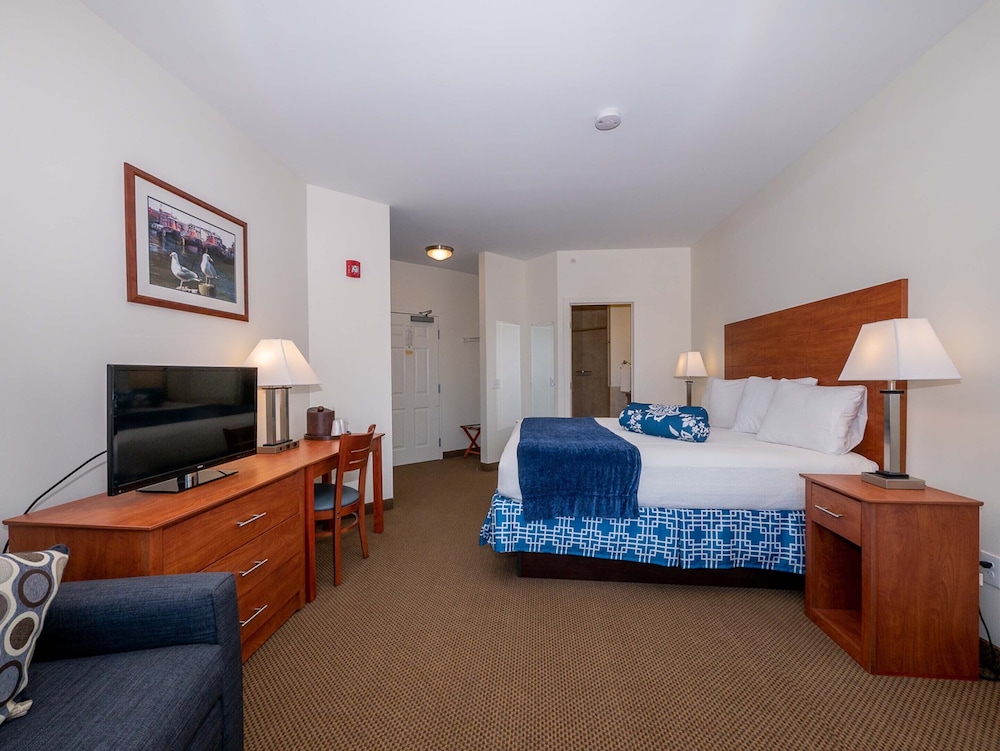 Deluxe Studio, 1 King Bed, Non Smoking, Balcony photo 2