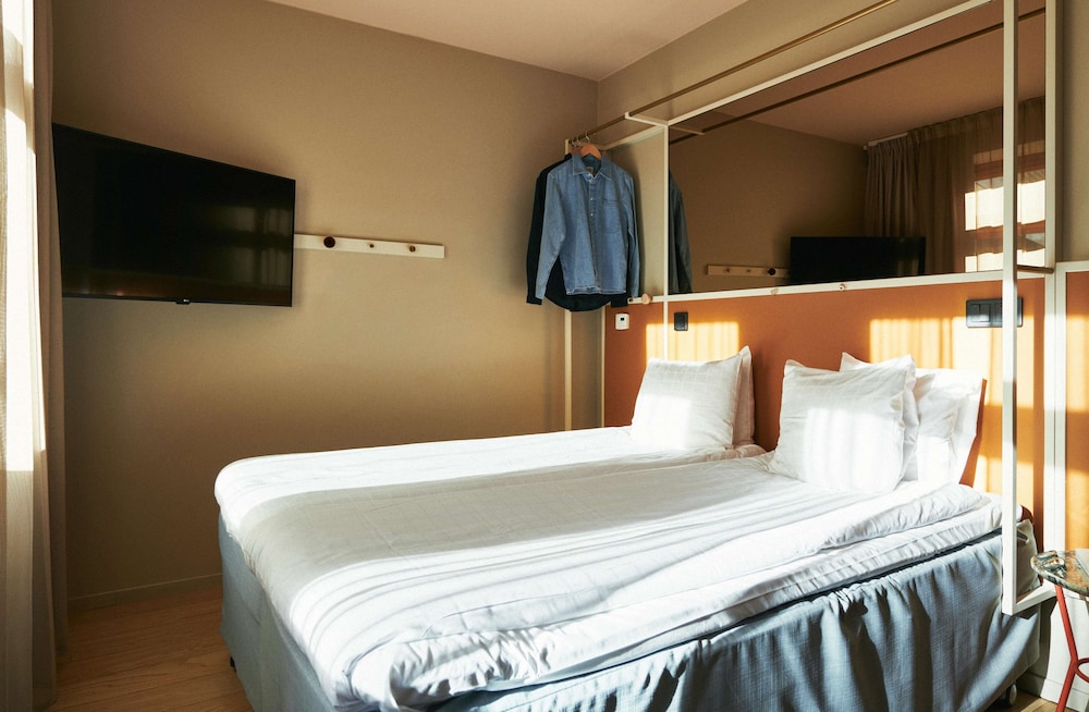 Room, Multiple Beds