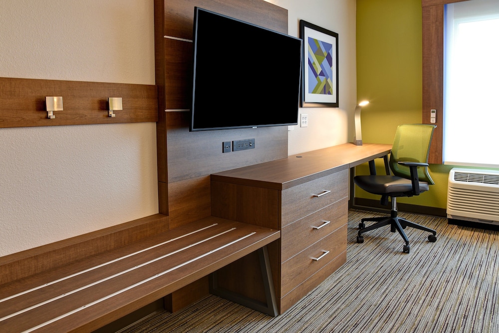 Suite, 1 King Bed, Accessible (Communications, Living Area) - Photo 5