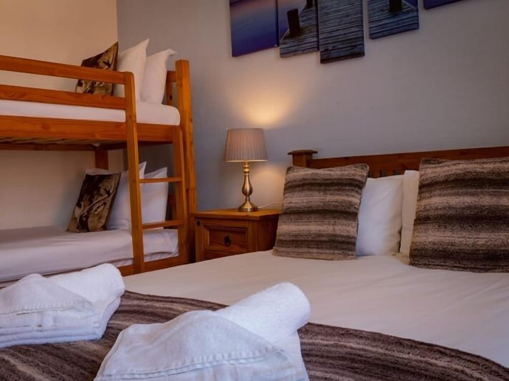 Standard Room, Ensuite, Courtyard View photo 2