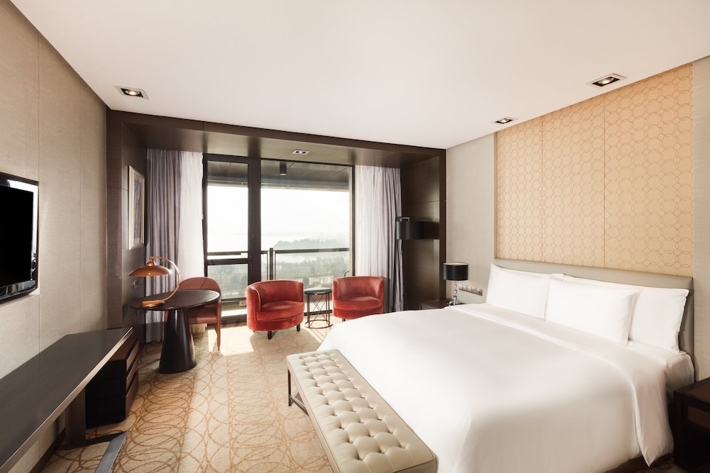 Club Room (Club Floor)