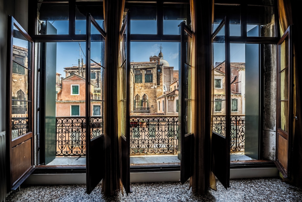 Apartment, 3 Bedrooms, Balcony, Canal View photo 1