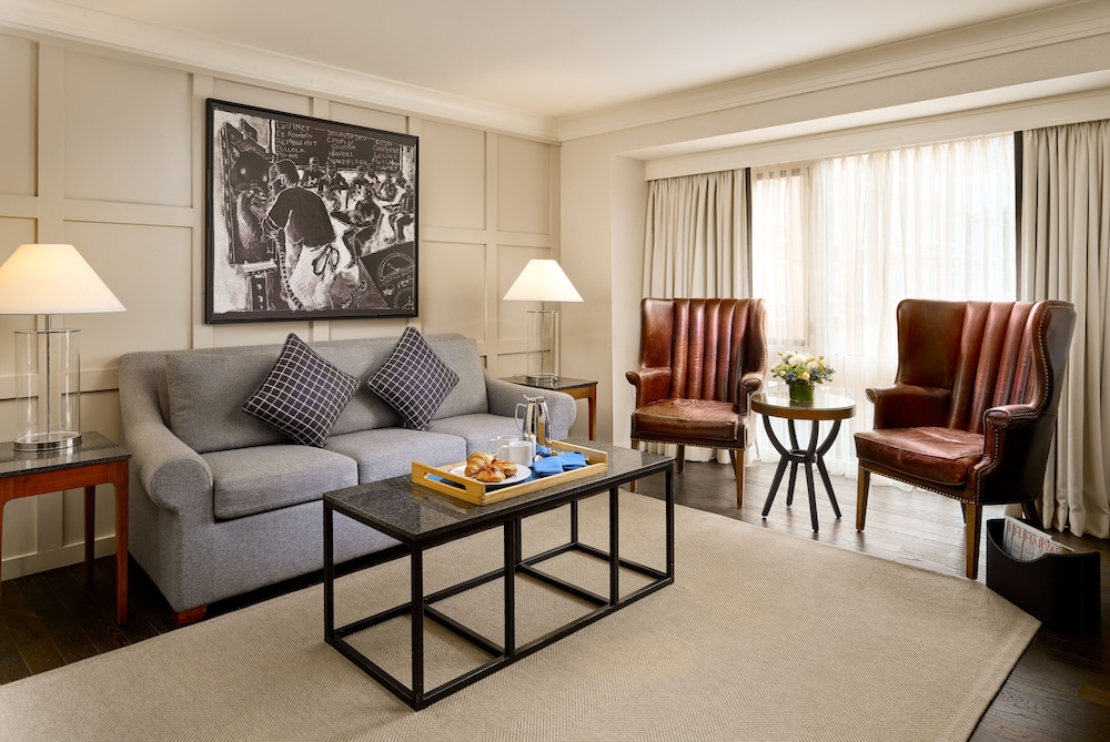 Suite, 1 King Bed (Chancellors)