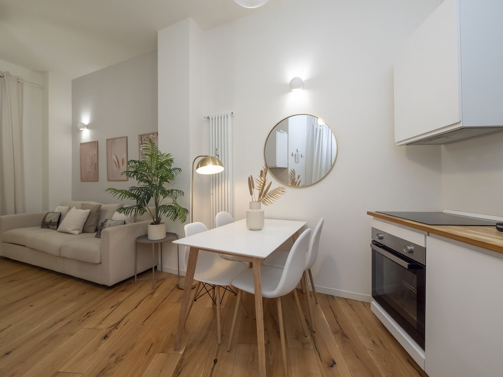 Apartment, Smoking