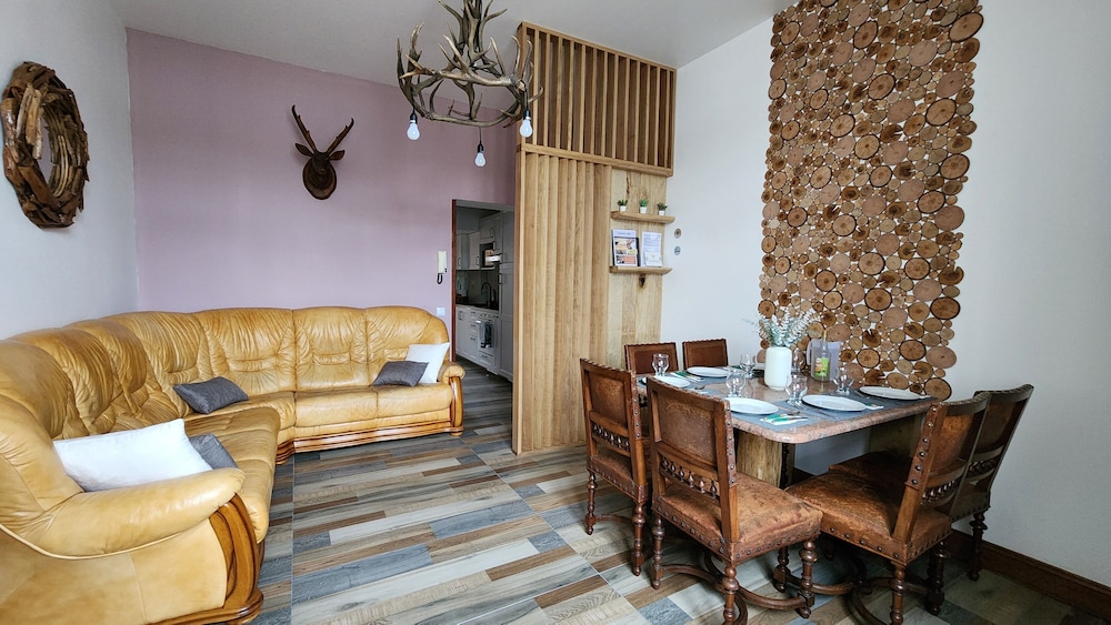Unique Rustic Apartment - Photo 10