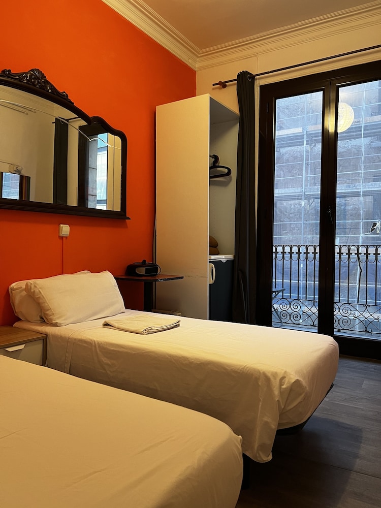 Habitación Doble con Balcón y Baño Compartido