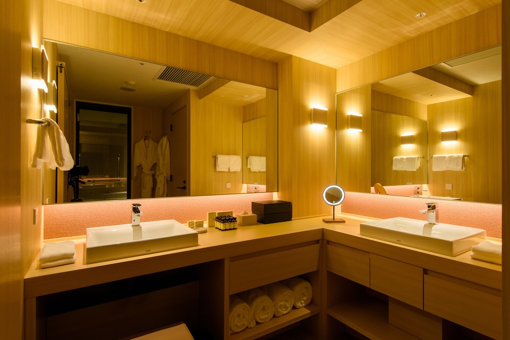 Premier Twin Room, Non Smoking, Exclusive Club Lounge Access (46sqm, Bed width 120cm) - Photo 2