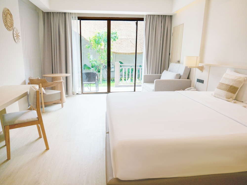 Deluxe Room, Garden View - Photo 5