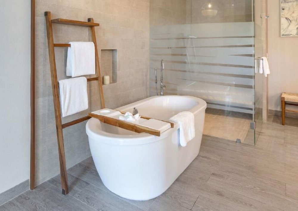 Allure Junior Suite, 1 King Bed, Adults Only (Swim Out) - Photo 12