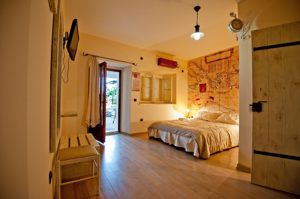 Studio Apartment photo 1