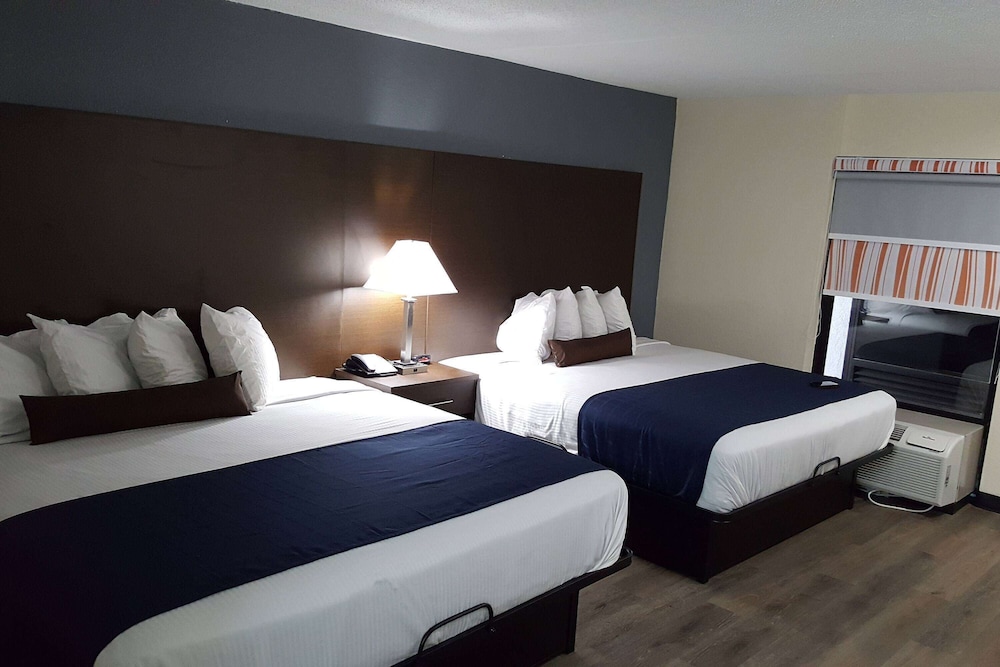 Room, 2 Queen Beds, Non Smoking photo 1