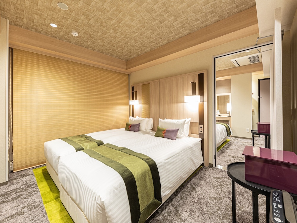 Family Room (Hollywood Twin x 2 Rooms)