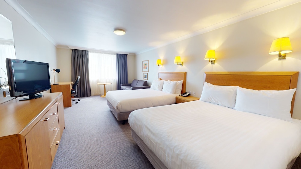 Standard Room, Multiple Beds - Photo 3